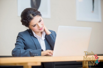 Đau cổ vai gáy: Nỗi lo chung của dân văn phòng