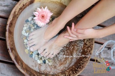 Bị suy giãn tĩnh mạch chân có nên ngâm châm không? 
